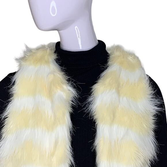 Love Tree Faux Fury Vest Cream/Vanilla Side Hidden Pockets Full Lining Size S - Picture 2 of 9